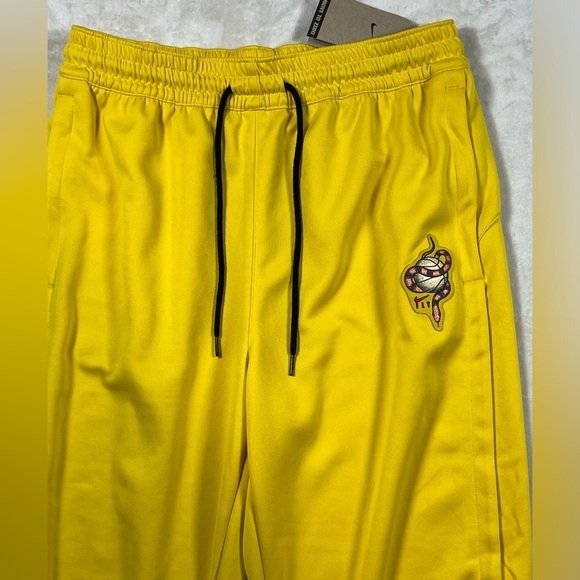 NWT Large Nike Fly Loose Fit Basketball Snake Yellow Joggers Pants Trainers - Picture 3 of 12
